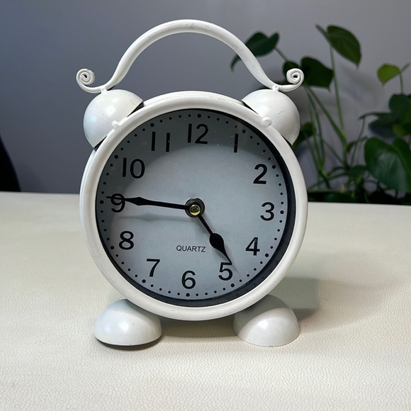 Quartz clock - Picture 1 of 2